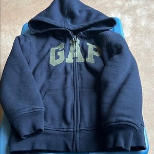 GAP Kids Navy Fleece Hooded Jacket sz S
EUC
Fleece lined for cooler weather